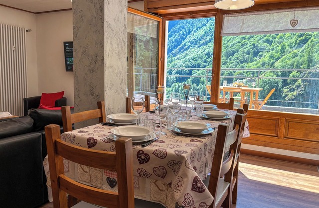 Penthouse mit Blick charmant, ruhig, ein geräumiges Wohnzimmer, drei Schlafzimmer