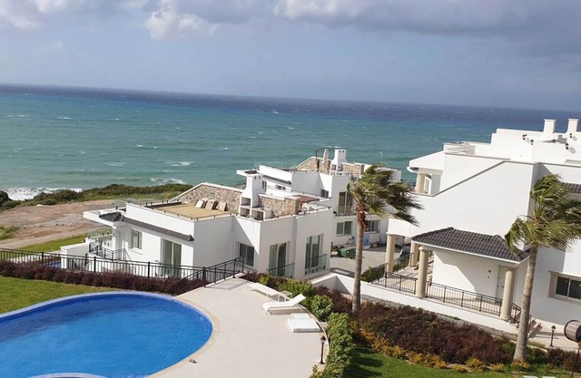 Penthouse Poseidon happy families & friends sea + mountain view, BBQ, large roof