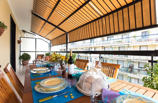 Penthouse mit Meerblick, große Veranda in Strandnähe, mit 3 Schlafzimmern, WLAN