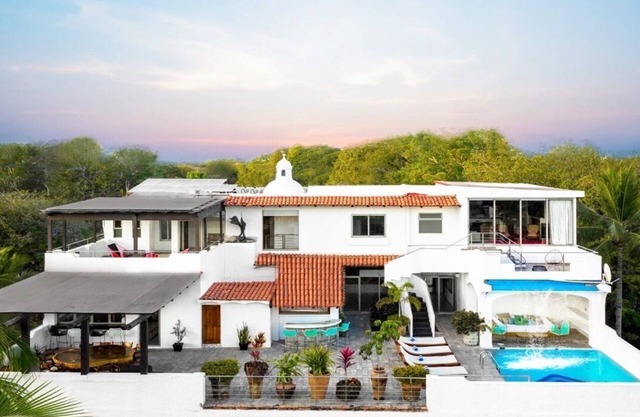 Penthouse Villa + Beste zentrale Lage + Privater Pool + 3 min STRAND
