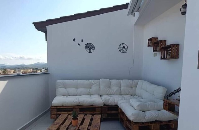 Penthouse w/barbaque and AC Near the beach