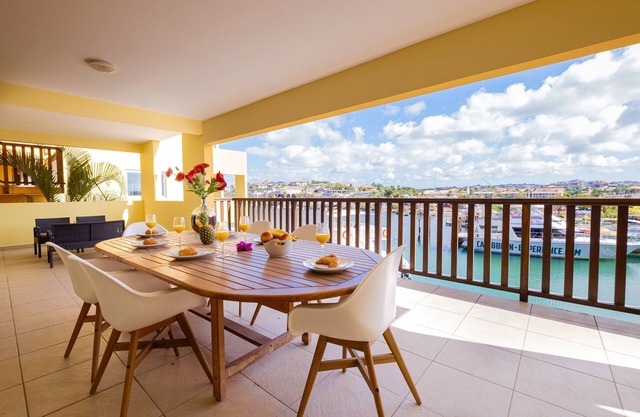 Penthouse with breathtaking water view!