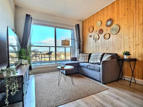 Penthouse With FREE indoor Parking Downtown