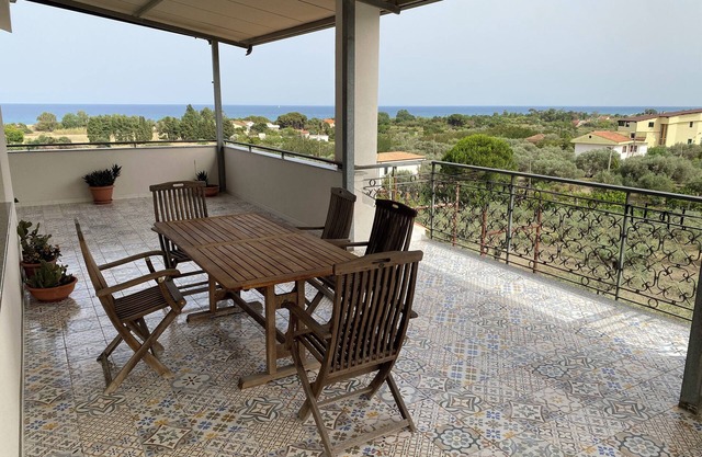 Penthouse mit Panorama-Veranda inmitten der Natur, nur einen Steinwurf vom Ionischen Meer entfernt