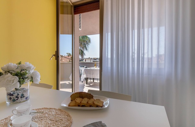 PENTHOUSE WITH LARGE TERRACE WITH SEA VIEW AND PARKING SPACE