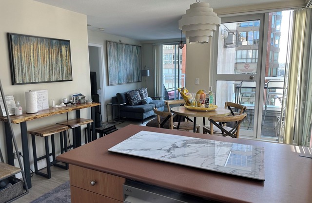Penthouse with Large Deck on Seawall / Beach w/ Views