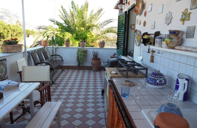 Penthouse mit Panoramaterrasse vor dem Strand von Mondello