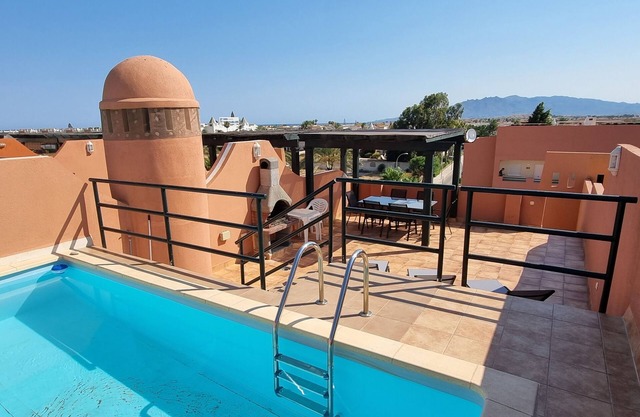 Penthouse mit privatem Pool auf der Dachterrasse, Meerblick, 50 Meter vom Strand