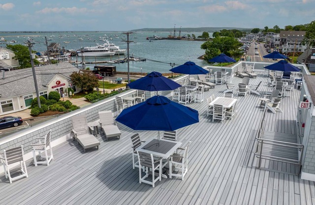 Penthouse with Private Roofdeck on Plymouth Harbor