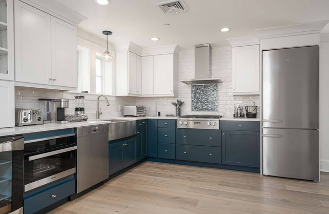 Penthouse with Private Roofdeck on Plymouth Harbor