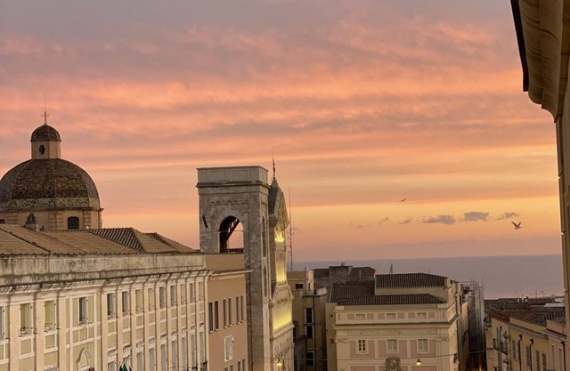 PENTHOUSE WITH SEAVIEW TERRACE IN THE CITY'S HEART