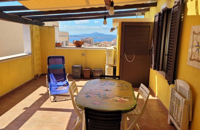 PENTHOUSE WITH TERRACE OVERLOOKING PALAU, 5 MINUTES WALK FROM THE CENTER