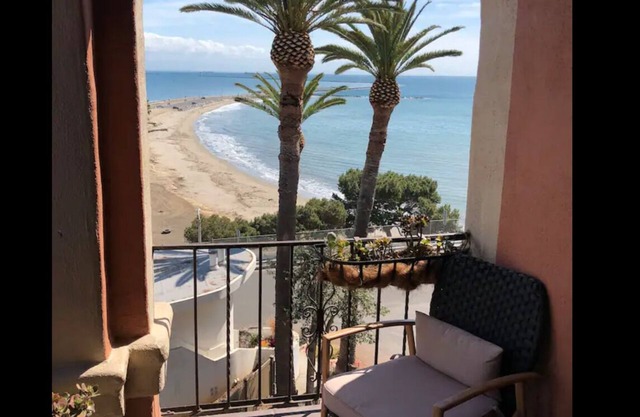 Penths.OceanViews.Parking. Laundry.Beachside