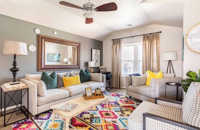 Peppertree Retreat only 3 miles toOU! . Book your OU event stay now!