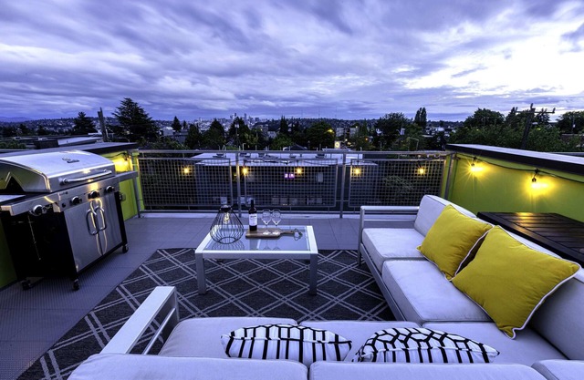 Perch - 47th Elegance: Modern Luxury | Rooftop Views | Free Parking