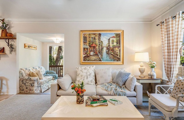 Perch - Brygger Cottage: Magnolia rambler & pet-friendly