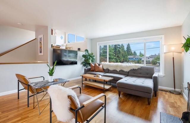 Perch - Gathering Spot: Spacious 5BR home in Shoreline