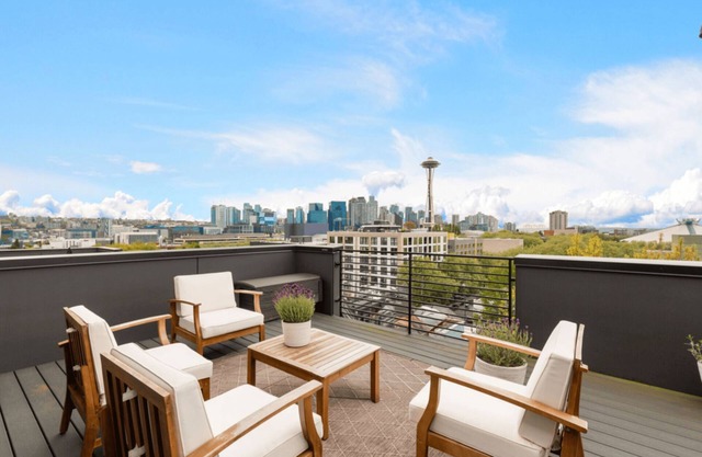 Perch – Modern 3BR/3.5BA Near Space Needle | Great Views!