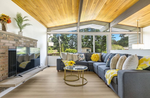 Perch - Sunny 4BR Retreat – Family-Friendly Comfort
