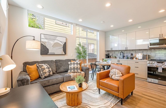 Perch - Trendy hideaway near Seattle's heart. Take in the Mt Rainier views!