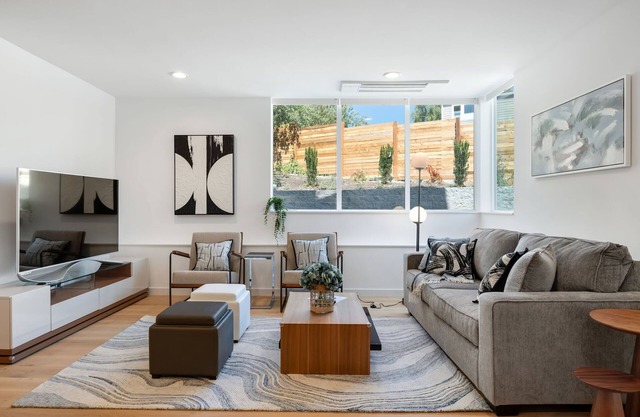 Perch - View Ridge Guest Suite: Cozy 1BR DADU Retreat