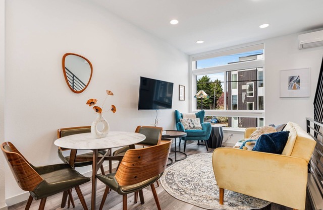 Perch - Woodland Suite: Chic Townhome Steps from Woodland Zoo w/ Parking