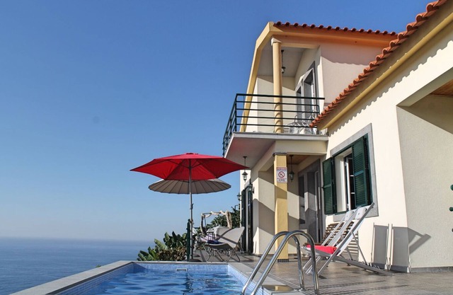 Perched above village, ocean views | Jardim Mar