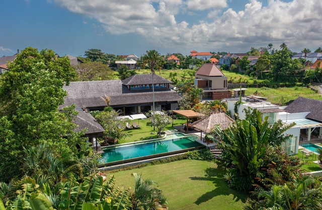 Pererenan 5BR Paradise - 2 Pools & Garden Bliss