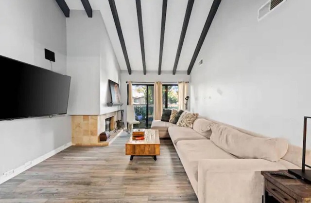 Perfect 2 bedroom 2 bath condo with a pool and gym