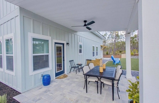 Perfect 2-bedroom tiny house with pickleball courts in Panama City.