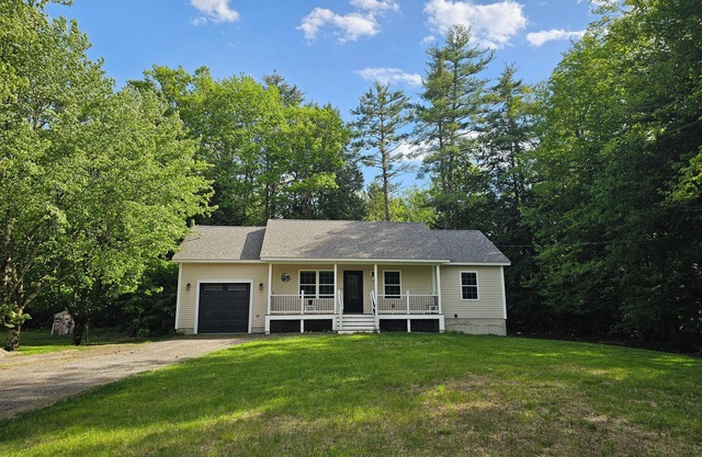 Perfect 3-bedroom, 2-Bath house in Sanford with WiFi Near 3- Coastal Beaches!