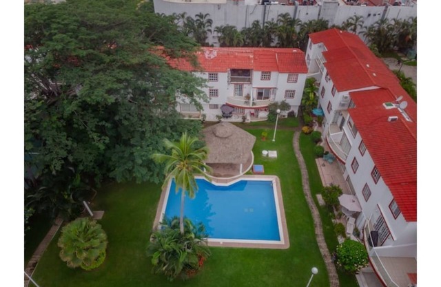 Perfect 3 Floor Home w/Private Covered Balcony