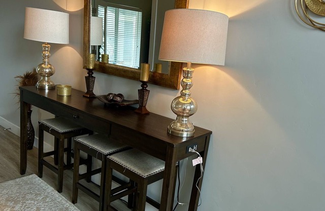 PERFECT ANNIVERSARY GETAWAY / ENTIRE HOME IN HERRIMAN AND SPA ROOM
