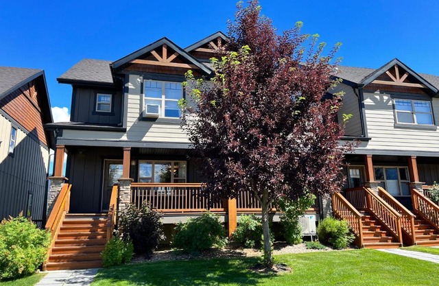 Perfect base Invermere 3bd townhouse mt views with garage