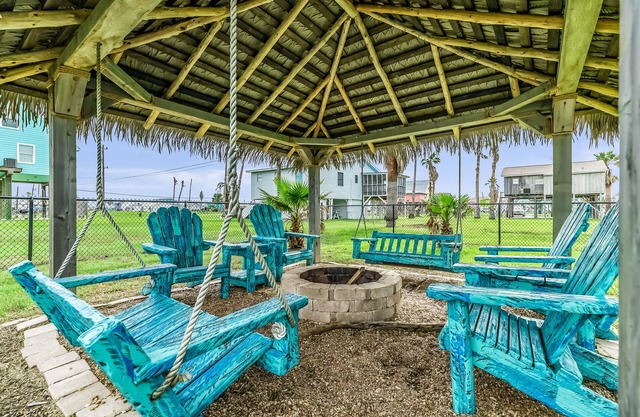 Perfect Beach Escape W/ Firepit, Fast WiFi, Two Decks, & Beach Access Nearby!