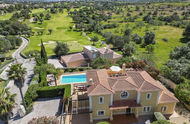 Perfect Beach & Golf Holiday Villa at Gramacho Golf Resort Carvoeiro, 4 bedrooms