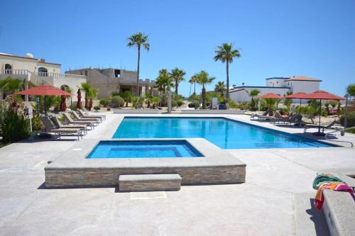 Perfect Beach Home with Style on Sandy Beach