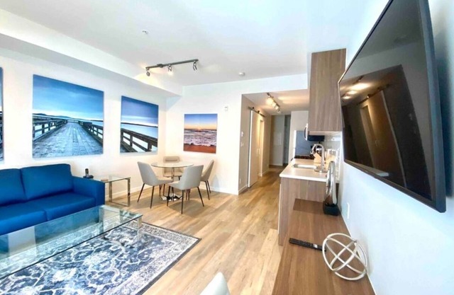 Perfect Brand New Suite Downtown Sidney