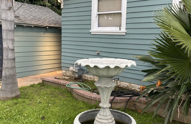 Perfect Bungalow\Casita in downtown Riverside, acros Riverside community college