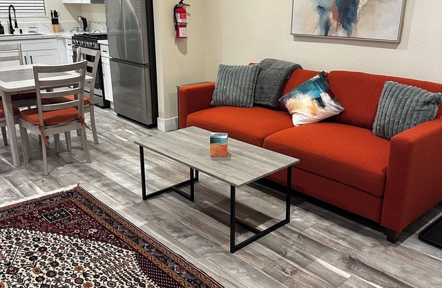 Perfect Charming fully remodeled cabin in heart of Kings Beach 2 blocks to Lake