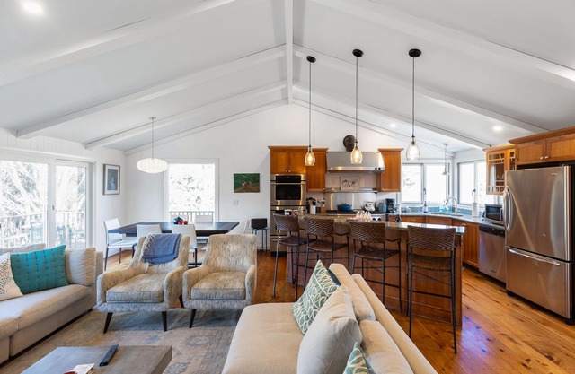 Perfect Chatham Retreat | Access To Lovers Lake