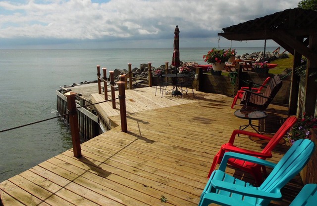 Perfect couples get away located on Lake Huron!