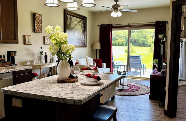 Perfect cozy 1-bedroom apartment with garage in charming Kaukauna.