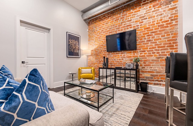 ⚜️ Perfect Downtown 1 Bedroom plus Queen Sleeper Sofa & Private Terrace ⚜️ - The Livingston
