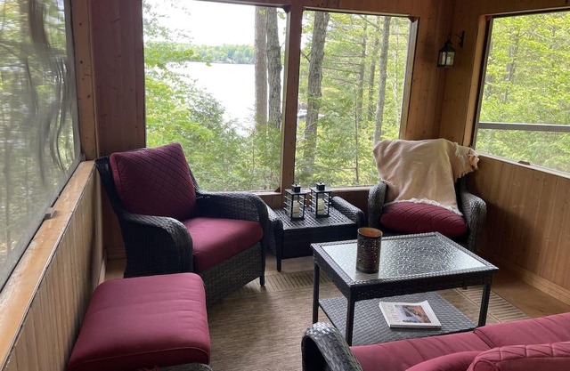 Perfect Family Getaway on a Pristine Lake With Amazing Views and Swimming