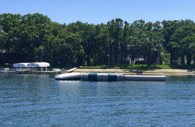 Perfekter Familienurlaub - Sandy Beach, 22 Ft. Ponton, Wassertrampolin und mehr!