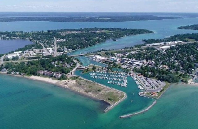 Tolles Familienferienhaus im Dorf Elk Rapids 3 min. Fahrt zum See Mi