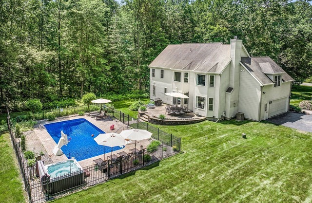 Perfect Family Retreat! Pool, Hot Tub, Game Room!