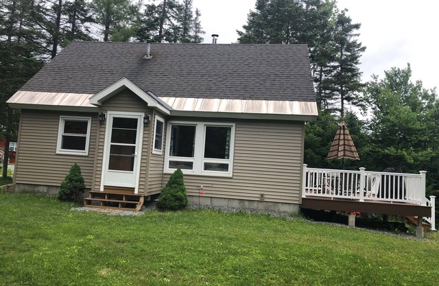 HoneyBear Cottage am See, eingebettet in den Wald, sehr abgelegen und entspannend