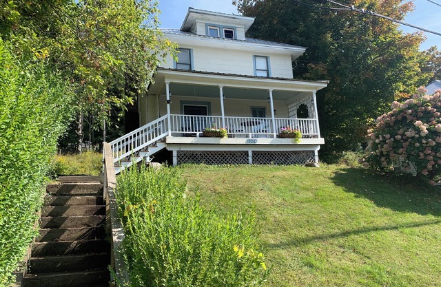 Perfect for entertaining. In-town hide-away Pet friendly